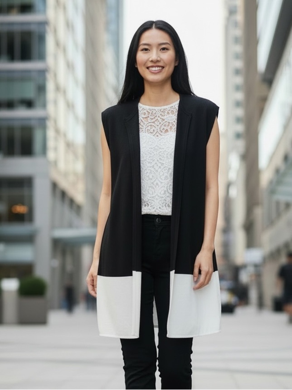 CHICOS COLORBLOCK SLEEVELESS BLACK & WHITE CASUAL OPEN FRONT LONG VEST SIZE 8-10